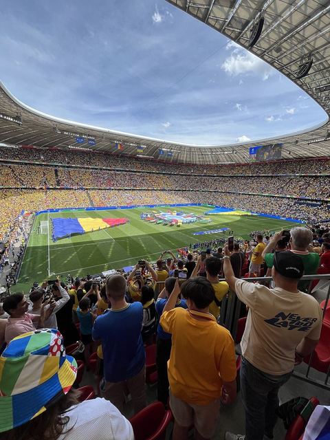 新浪体育 · 赛场氛围（资料示意）